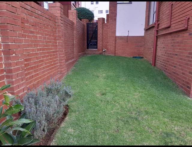 2 BEDROOM TOWNHOUSE FOR SALE IN STRELITZIA